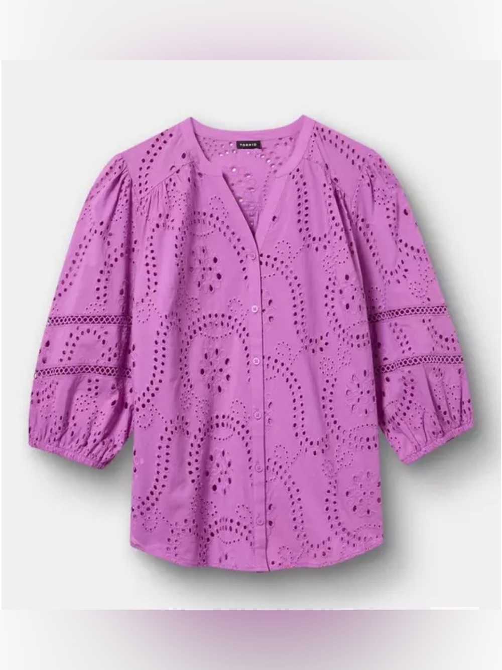 Torrid Eyelet Button down Top
Magenta Pink    SIZE 2 = 18/20